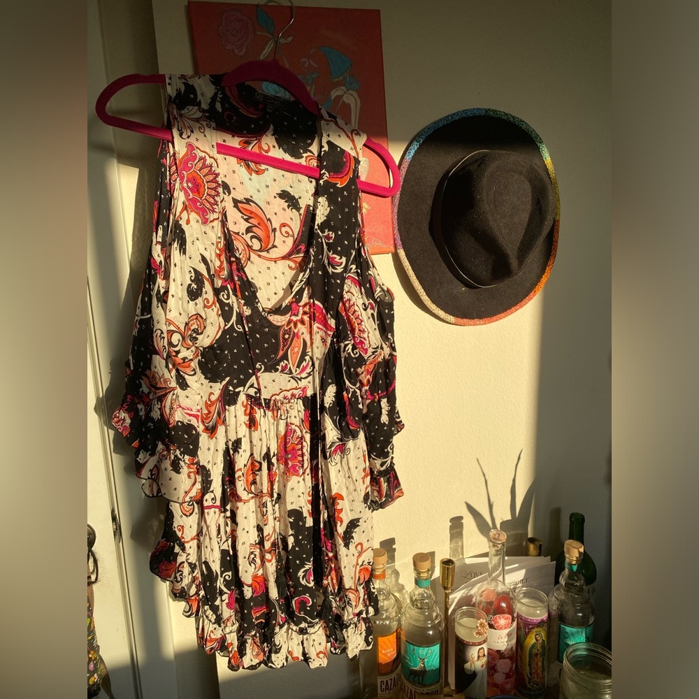 DH2 Cut out Shoulder Butterfly Top